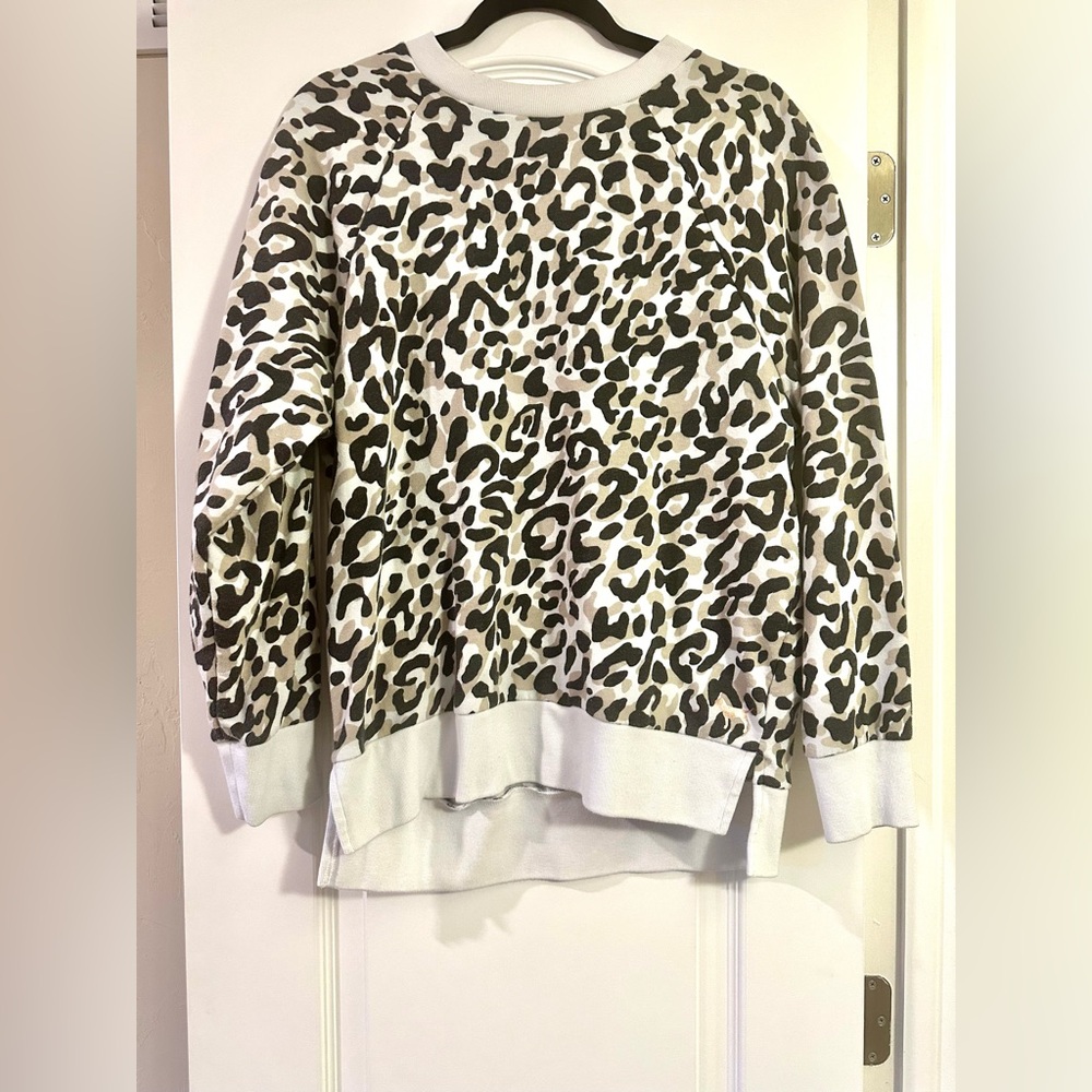 PINK by Victoria Secret women’s Leopard Print oversized sweatshirt